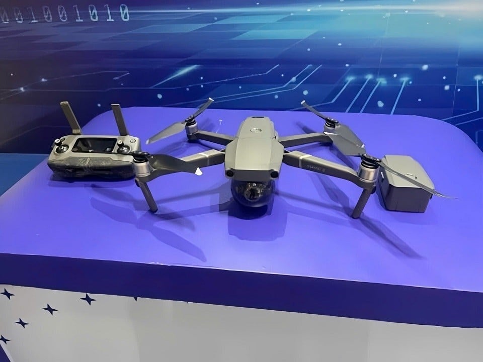 Thiết bị UAV dò tìm sự cố đường dây tự động xử lý hình ảnh và nhận biết nguy cơ sự cố thông báo với người vận hành và gửi thông báo về Trung tâm. Ảnh: EVNNPC.
