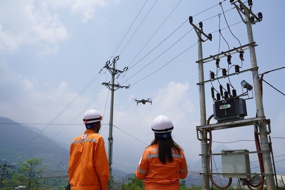 EVNNPC tiếp tục chú trọng nâng cao năng suất lao động, giảm tổn thất điện năng, cải thiện chất lượng dịch vụ khách hàng. Ảnh: EVNNPC.