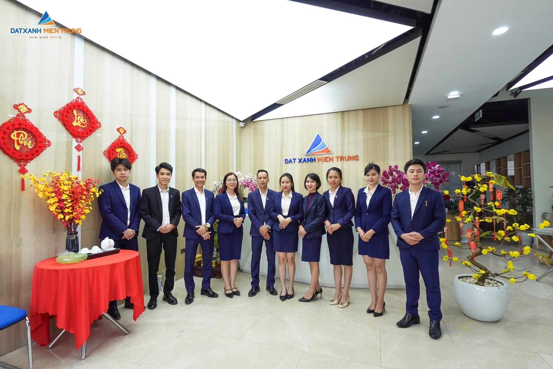 Môi trường làm việc hiện đại, sang trọng, các hoạt động văn hóa nội bộ luôn được duy trì mang đến động lực và sự gắn bó cho đội ngũ nhân sự toàn hệ thống. Ảnh: Đất Xanh Miền Trung.