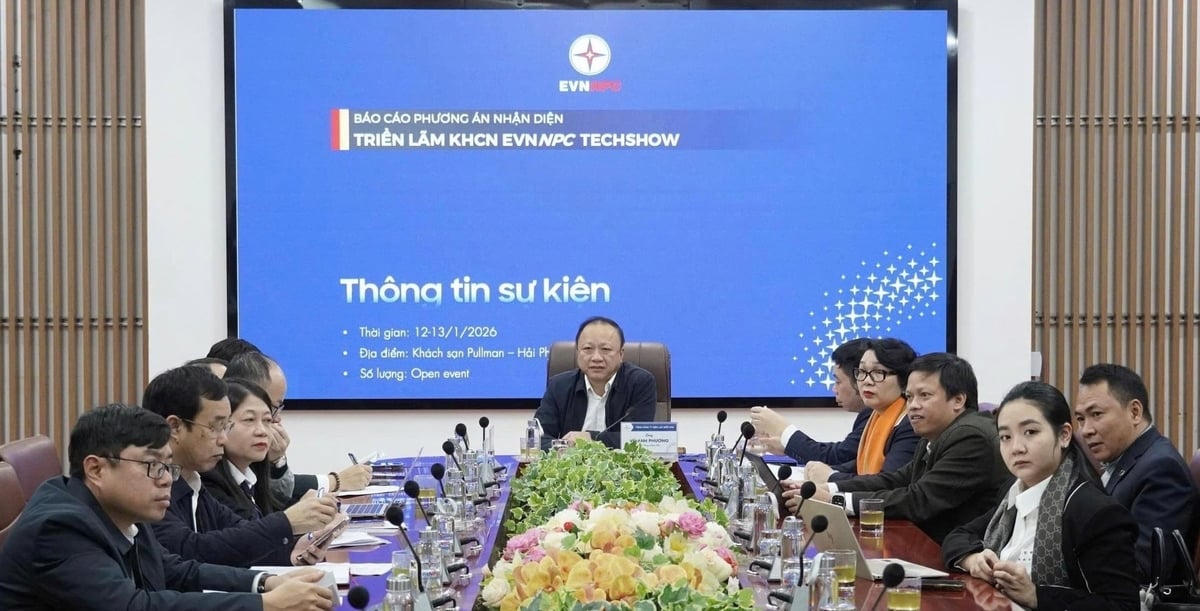 Ông Vũ Anh Phương, Phó Tổng giám đốc và đoàn công tác EVNNPC rà soát các hạng mục chuẩn bị Triển lãm Khoa học Công nghệ - Techshow EVNNPC 2026 tại Hải Phòng. Ảnh: EVNNPC.