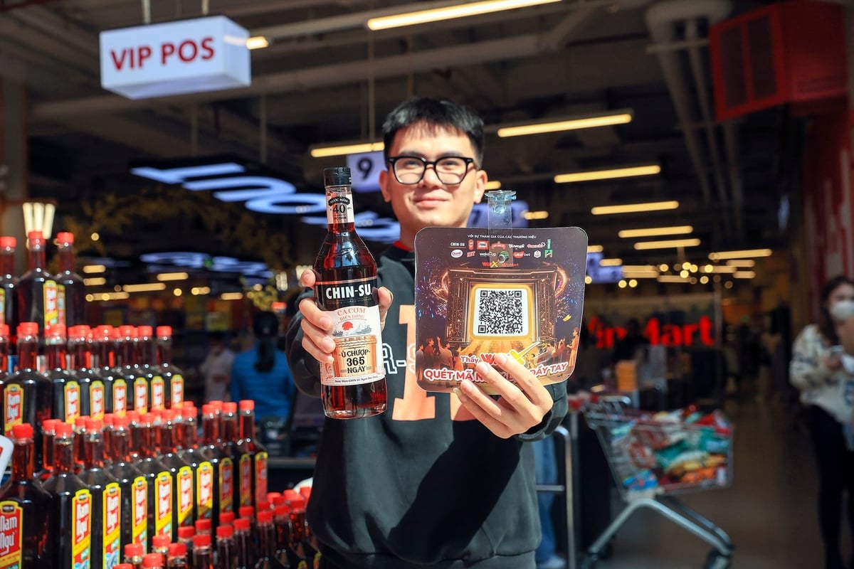 Chỉ cần quét mã QR, khách hàng có cơ hội nhận voucher mua sắm và tích điểm. Ảnh: Masan.