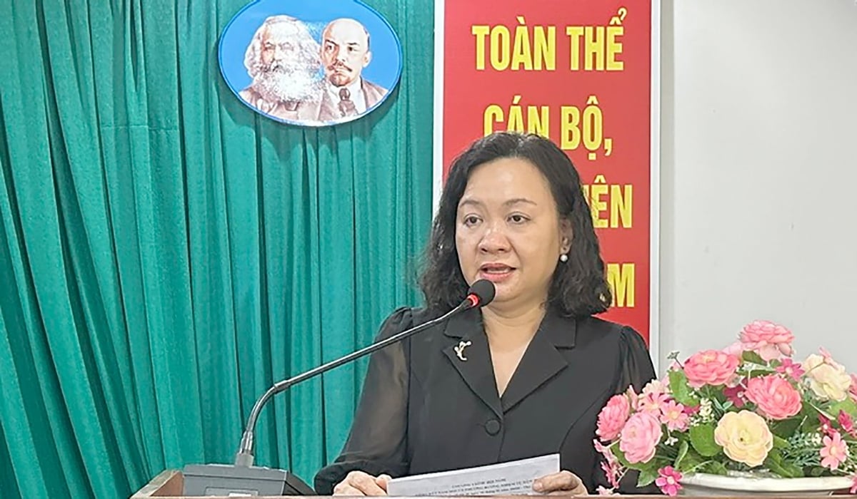 Bà Bùi Thị Bích Tuyền - Giám đốc Văn phòng Đăng ký đất đai TP.HCM phát biểu tiếp thu ý kiến chỉ đạo tại Hội nghị. Ảnh: Tường Tú.