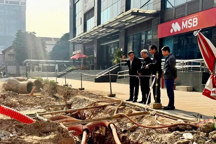 Lãnh đạo phường Thanh Xuân tập trung tối đa nguồn lực, đẩy nhanh tiến độ thi công dự án. Ảnh: Phòng VH-XH P.Thanh Xuân.