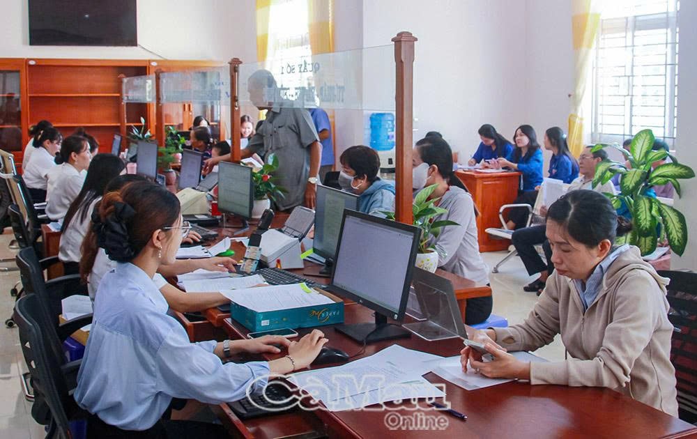 Cải cách thủ tục hành chính, cải thiện môi trường đầu tư - kinh doanh là giải pháp quan trọng để Cà Mau huy động hiệu quả các nguồn lực xã hội. Ảnh: Báo Cà Mau.