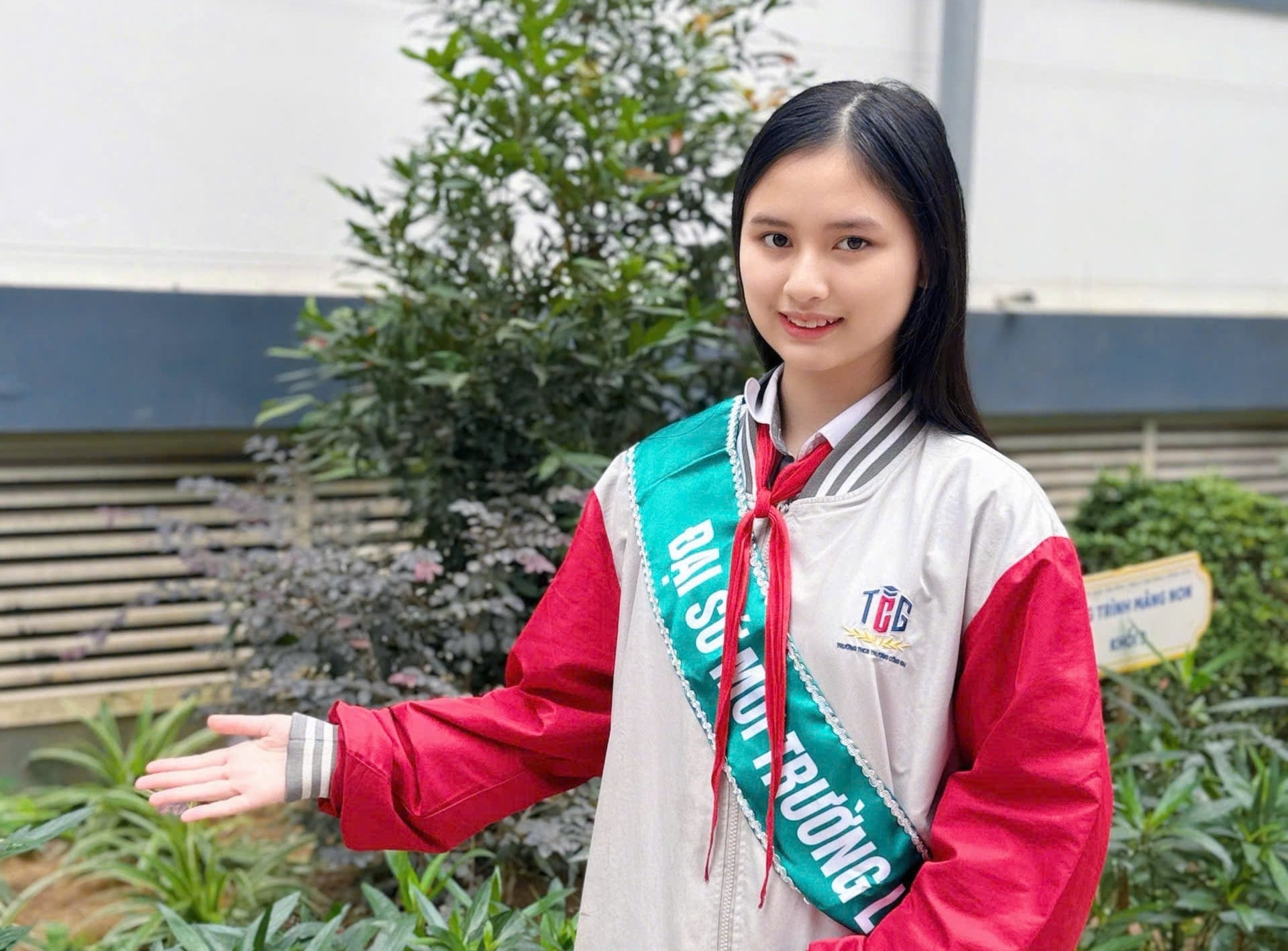 Em Nguyễn Quỳnh Phương tin rằng, khi nhiều người cùng bắt đầu từ những thay đổi nhỏ, môi trường sống sẽ dần được cải thiện theo hướng bền vững. Ảnh: Mạnh Hiển.