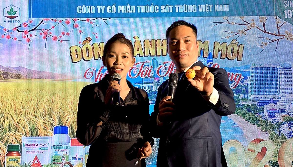 Giải đặc biệt gọi tên khách hàng may mắn trong Chương trình quay số 'Vipesco - Tri ân khách hàng năm 2025' có trị giá giải thưởng 100 triệu đồng. Ảnh: Minh Sáng.