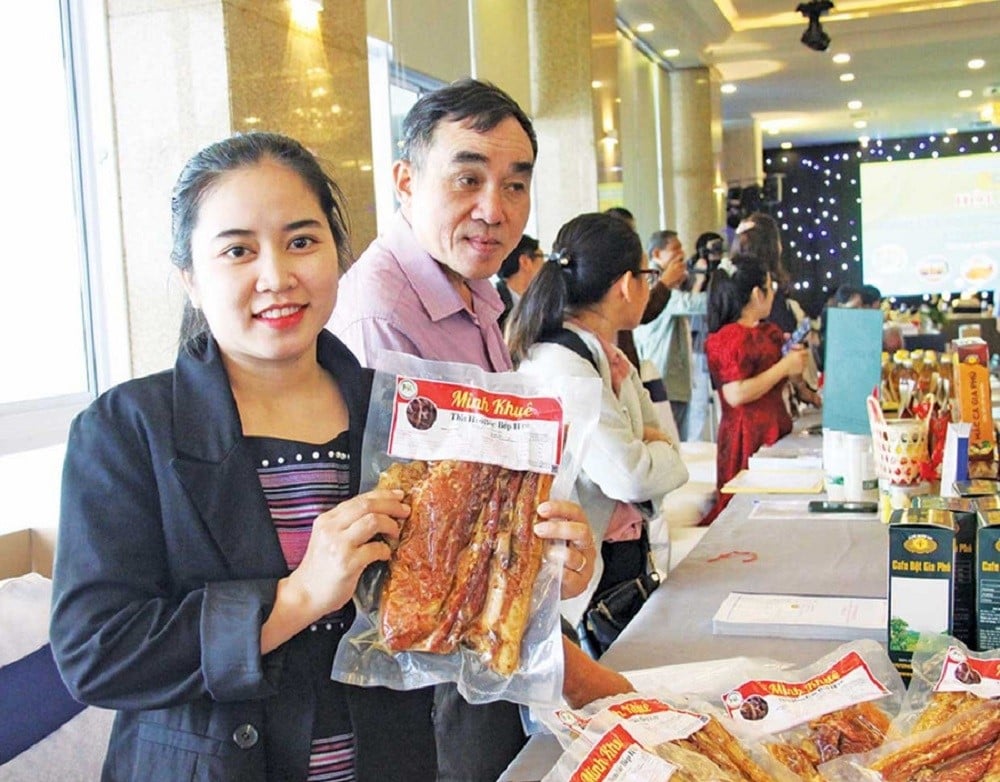 Thịt heo gác bếp, sản phẩm OCOP bước ra thị trường từ gian bếp nhỏ ở địa phương miền núi. Ảnh: T.L.