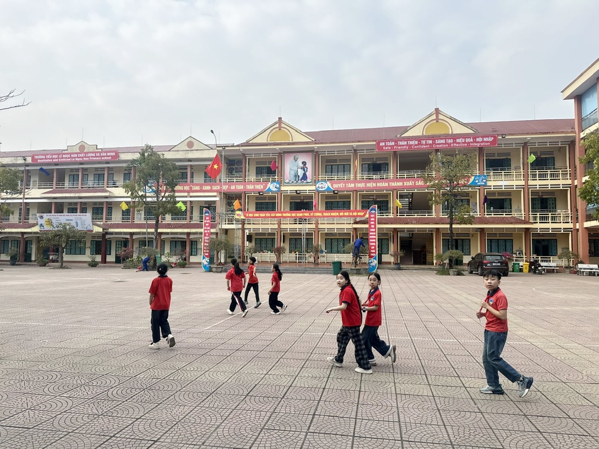 Trường Tiểu học Lê Ngọc Hân gắn kết nhà trường - gia đình - cộng đồng trong giáo dục môi trường. Ảnh: Bích Hợp.