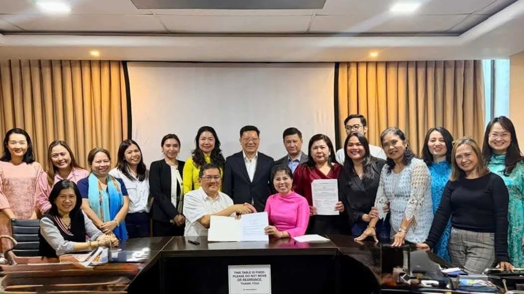 Đại diện doanh nghiệp lữ hành tỉnh Quảng Ninh (Việt Nam) và Cebu (Philippines) ký kết hợp tác. Ảnh: Sở VHTTDL Quảng Ninh.