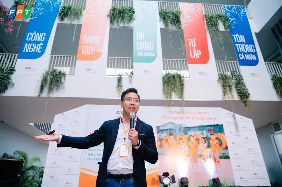 Ông Đinh Đức Hiền - Giám đốc điều hành FPT School Bắc Giang. Ảnh: Hồng Nhung.