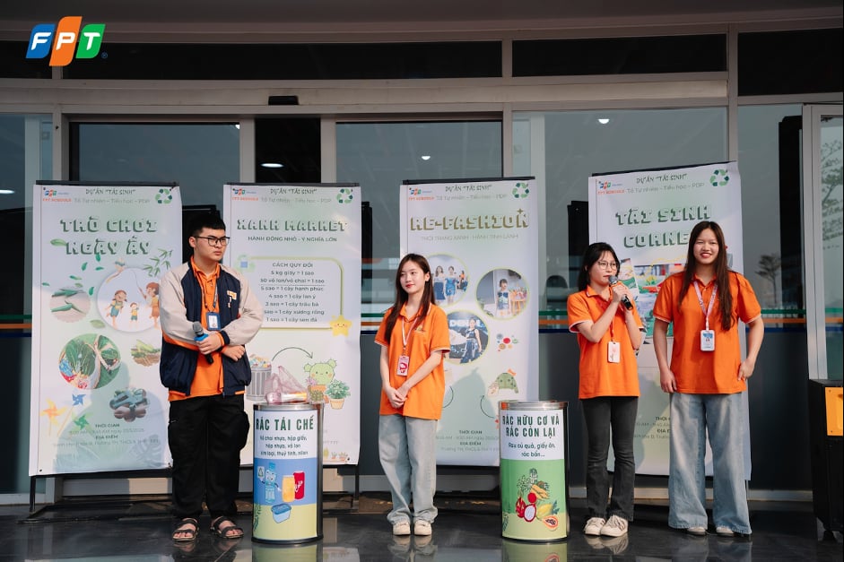 Học sinh FPT trong lễ phát động phân loại rác tại nguồn. Ảnh: Hồng Nhung.