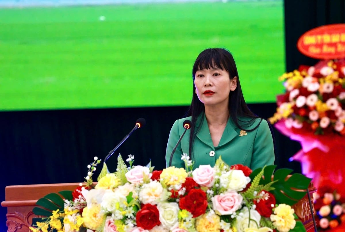 Bà Trịnh Thị Hồng Vân, Chủ tịch HĐTV Công ty Yến sào Khánh Hòa phát biểu tại hội nghị. Ảnh: Quỳnh Châu.