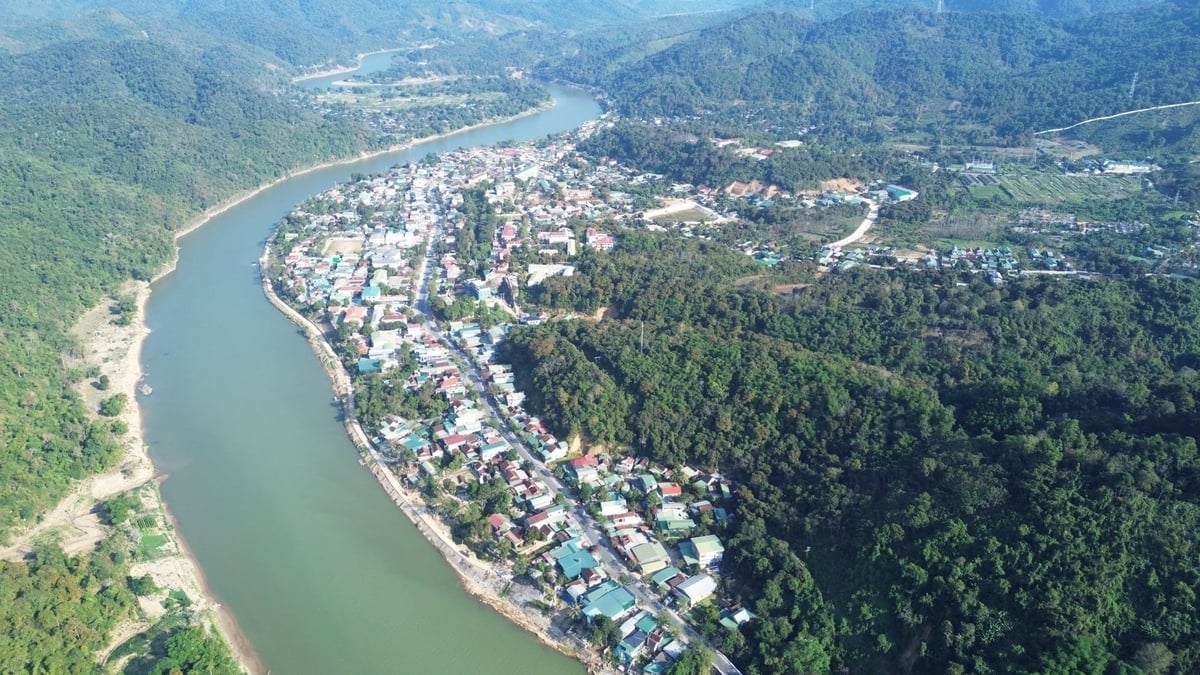 Những bản làng ven sông Lam từng bị lũ lụt tàn phá nay đang dần hồi sinh. Ảnh: Đình Tiệp.