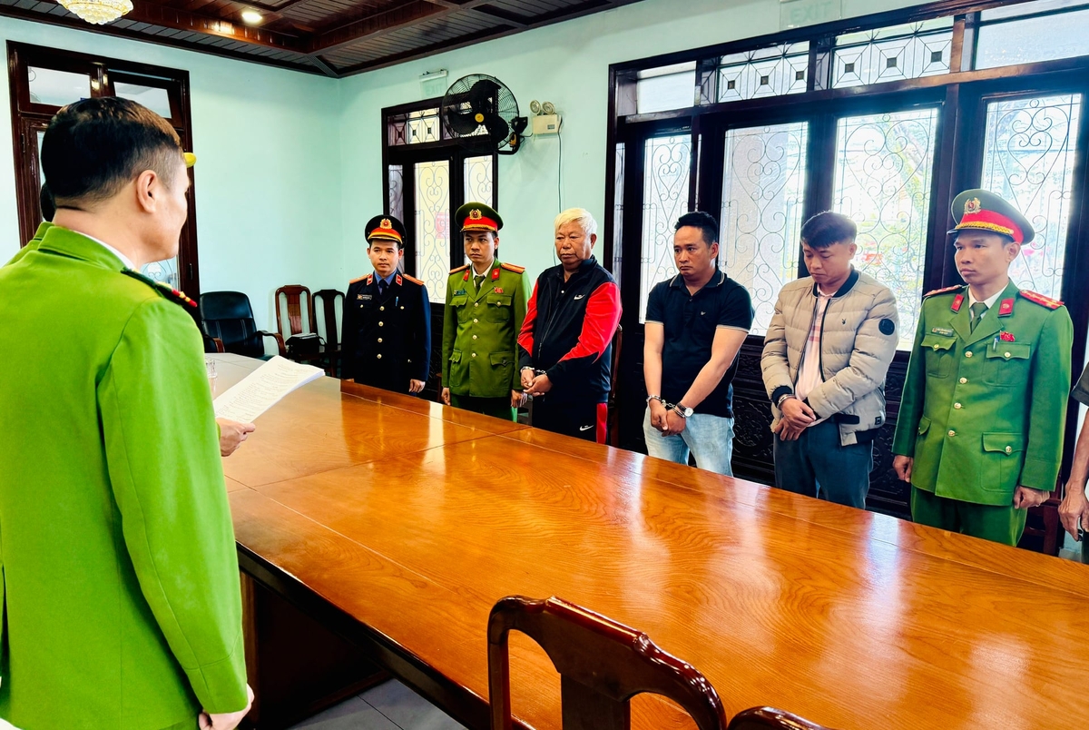 Các đối tượng tại cơ quan Công an. Ảnh: C.A.