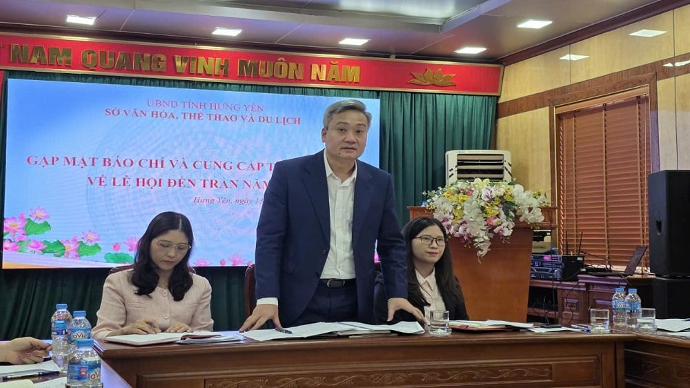 Ông Đỗ Hữu Nhân, Giám đốc Sở Văn hóa, Thể thao và Du lịch tỉnh Hưng Yên chia sẻ thông tin tại buổi họp báo. Ảnh: Phạm Thiệu.