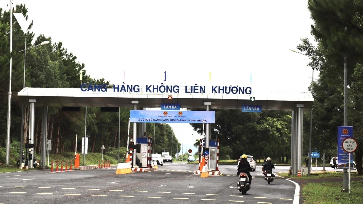 Hiện nay, Cảng hàng không quốc tế Liên Khương là sân bay cấp 4D theo tiêu chuẩn của Tổ chức Hàng không Dân dụng Quốc tế (ICAO), có công suất khoảng 2,5 – 3 triệu hành khách/năm. Ảnh: PH.