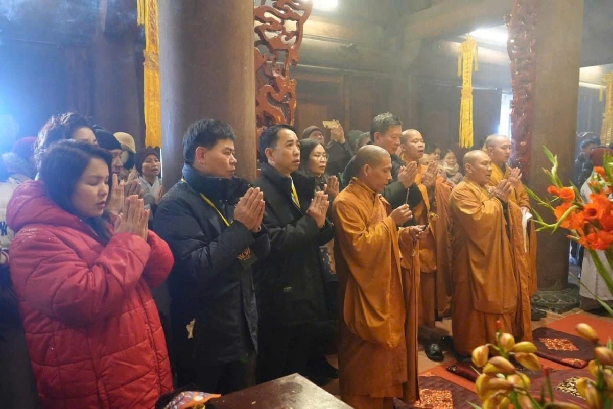 Du khách hành hương dự Hội xuân Mở cổng trời Fansipan, Sa Pa. Ảnh: Tuấn Nguyễn.