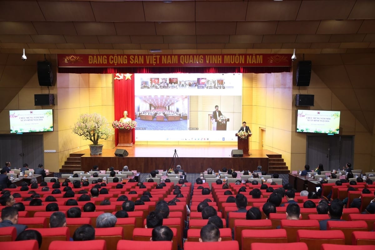 Hội nghị được tổ chức theo hình thức trực tiếp tại Trụ sở TKV tại Hà Nội và kết nối trực tuyến với các điểm cầu. Ảnh: Truyền thông TKV.