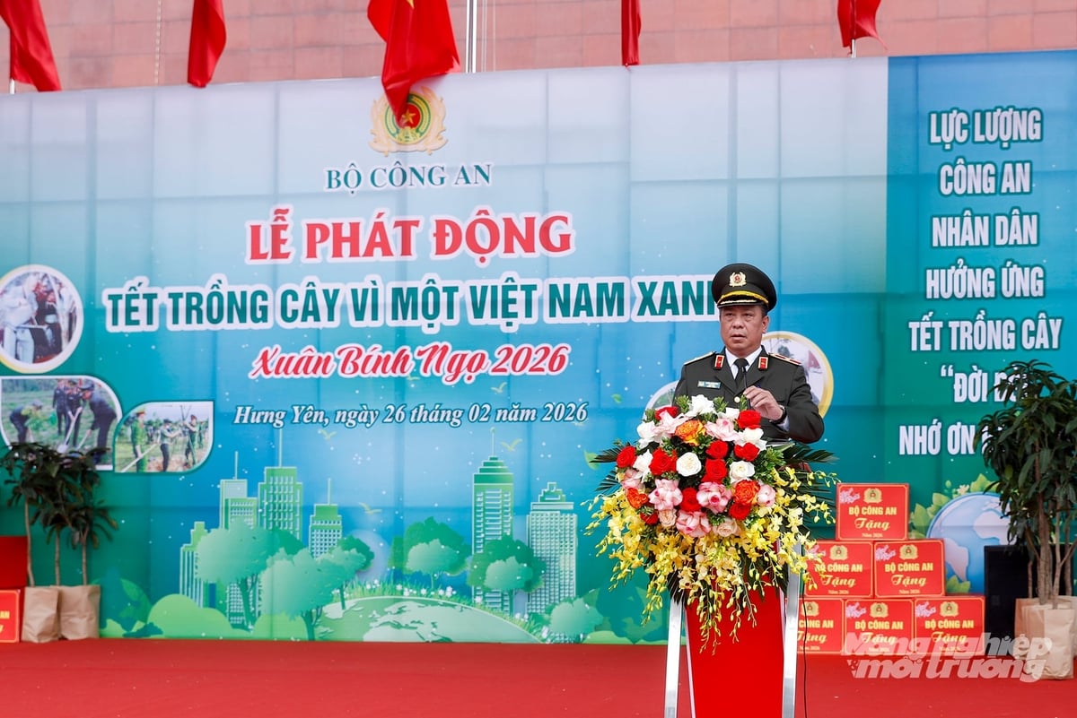 Thiếu tướng Trần Xuân Ánh, Giám đốc Công an tỉnh Hưng Yên, khẳng định toàn thể cán bộ, chiến sĩ Công an tỉnh sẽ tích cực tham gia phong trào với tinh thần 'trồng cây nào, sống tốt cây đó'. Ảnh: Khương Trung.