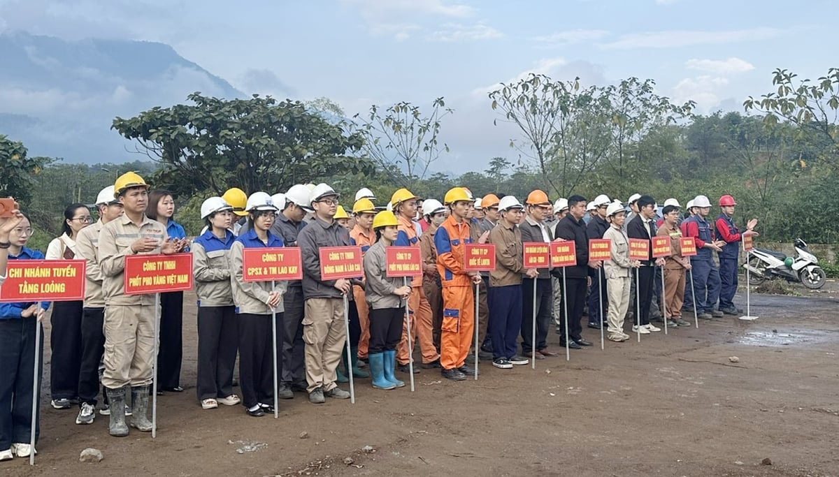 Quanh cảnh phát động Tết trồng cây tại Khu Công nghiệp Tằng Loỏng, Lào Cai. Ảnh: Bích Hợp.