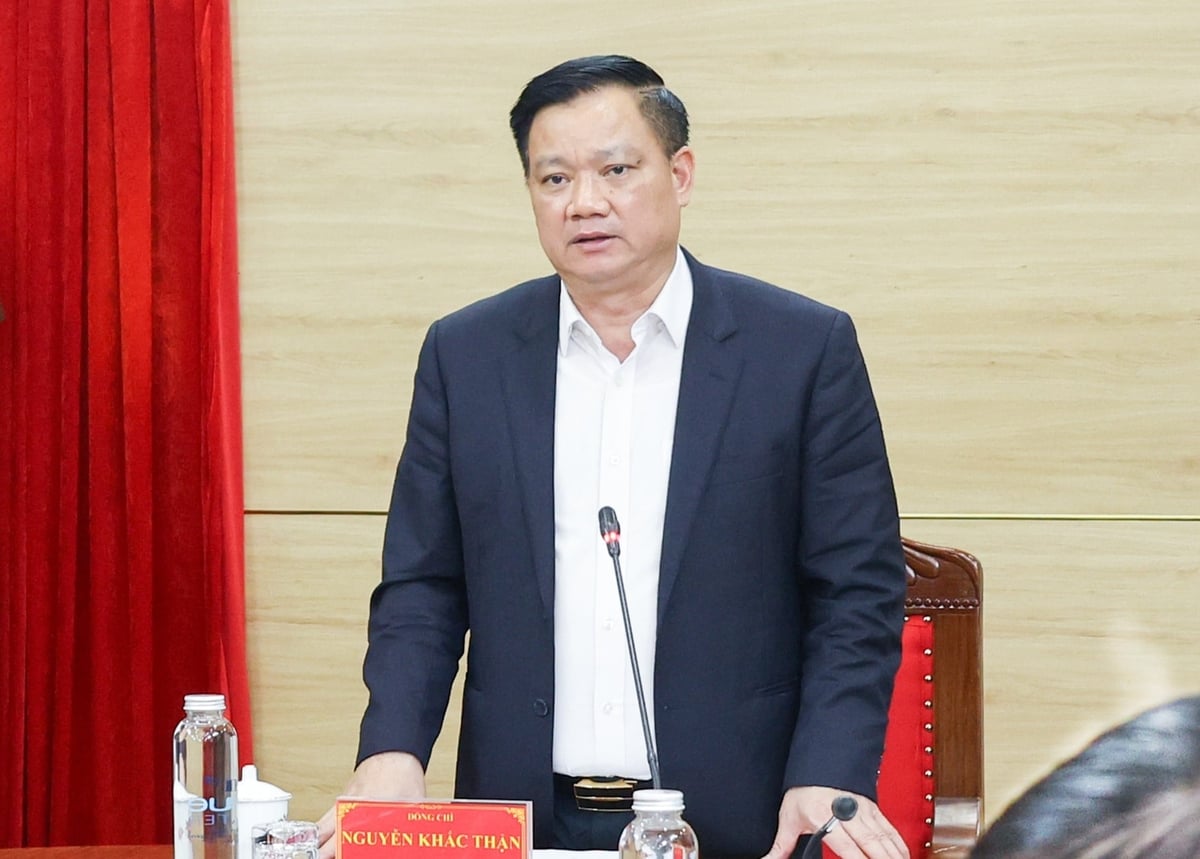 Bí thư Tỉnh ủy Nghệ An, ông Nguyễn Khắc Thận chỉ đạo kế hoạch thực hiện trong thời gian tới. Ảnh: Kim Oanh.