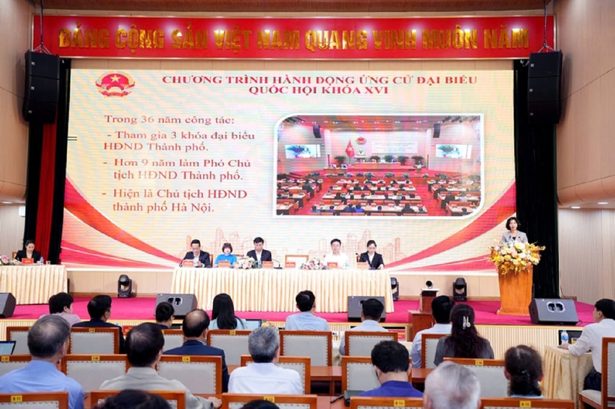 Quang cảnh hội nghị tiếp xúc cử tri. Ảnh: Lê Hải.