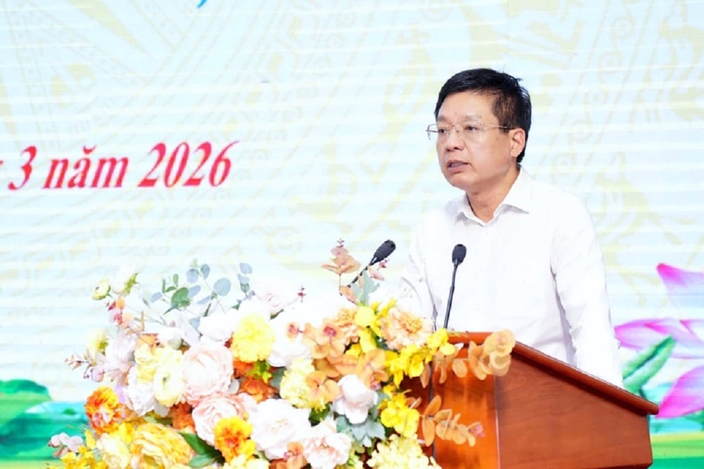 Đồng chí Hồ Sỹ Hùng trình bày Chương trình hành động trước cử tri. Ảnh: Lê Hải.