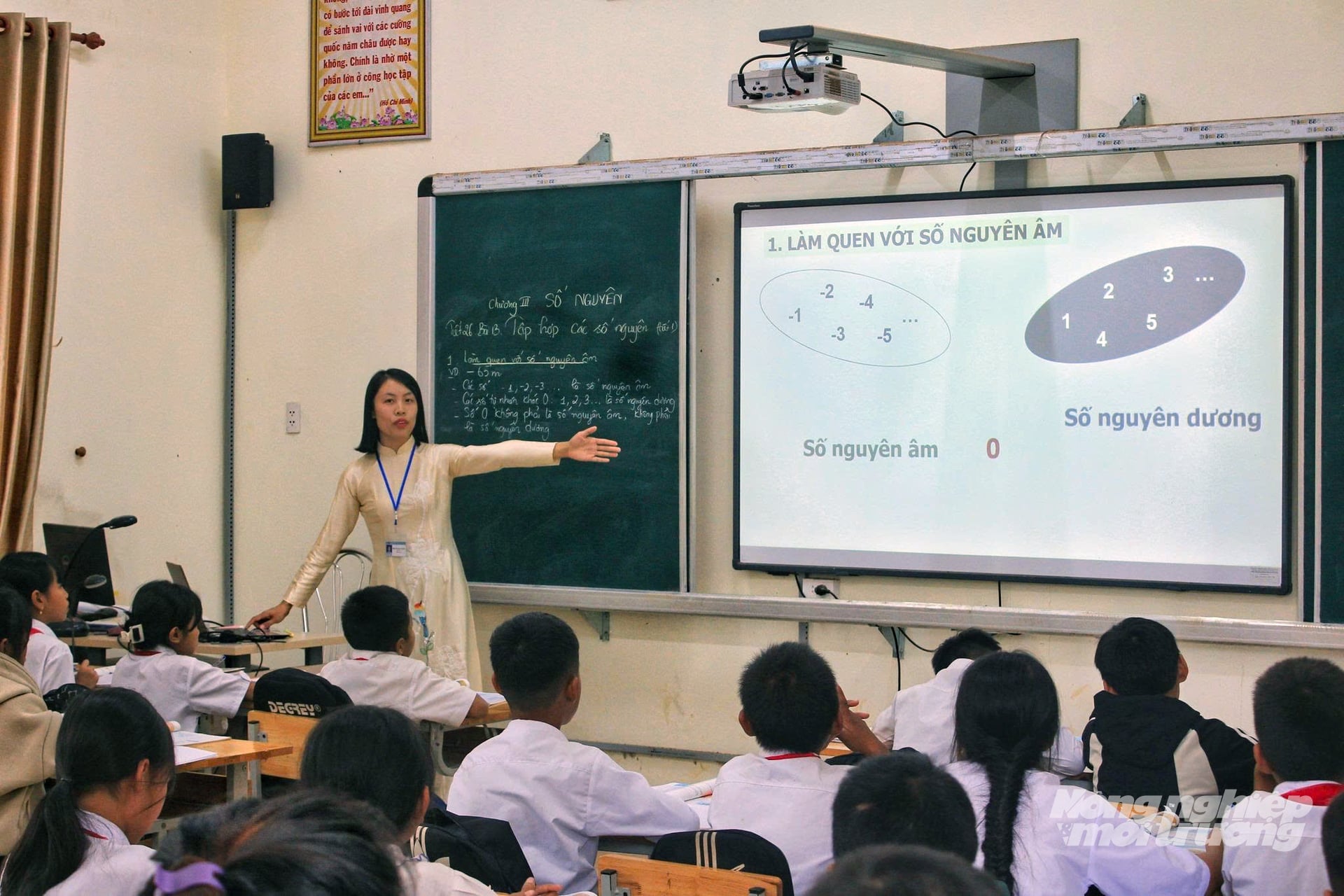 Quảng Trị hiện thiếu trên 3 nghìn cán bộ quản lý, giáo viên và nhân viên nhưng vẫn tinh giản biên chế theo lộ trình. Ảnh: Võ Dũng.