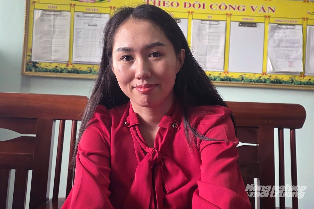 Sau hơn 10 năm ra trường, cô Nguyễn Thị Lệ Thúy vẫn là giáo viên dạy hợp đồng với rất nhiều thiệt thòi. Ảnh: Võ Dũng.