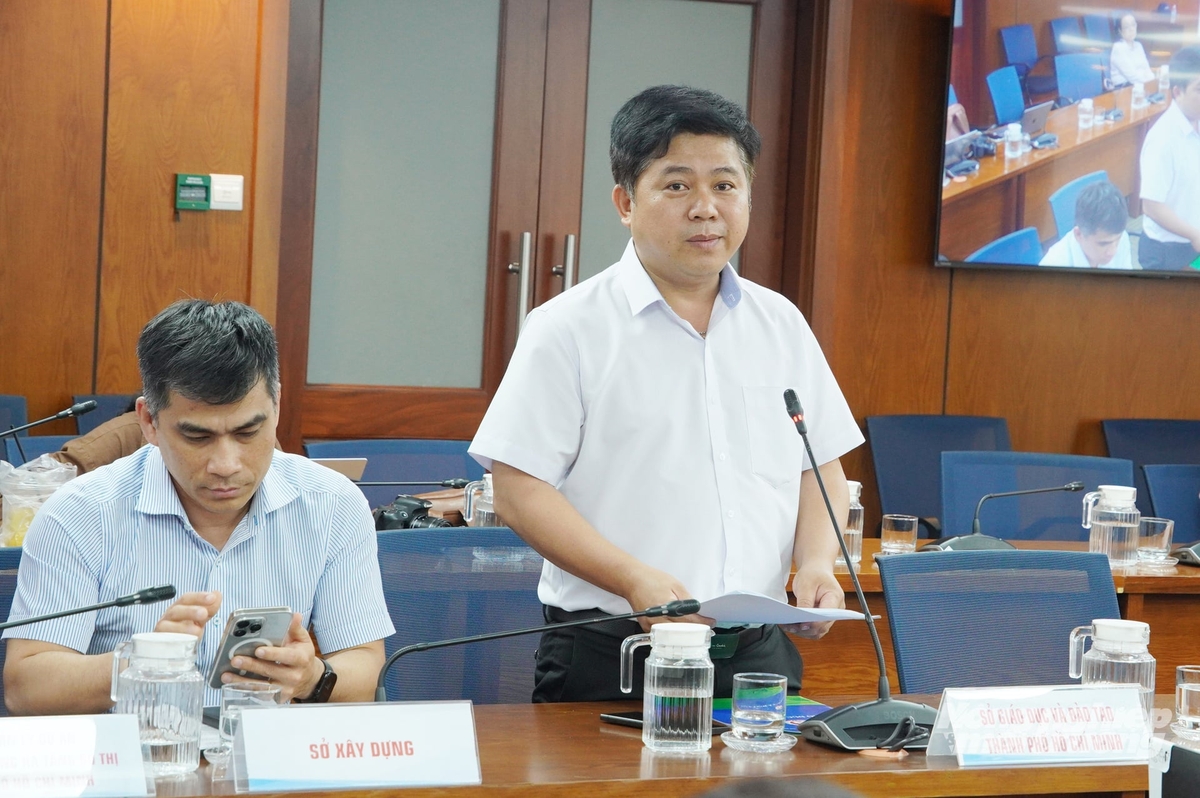 Ông Hồ Tấn Minh, Chánh Văn phòng Sở GD-ĐT TP.HCM thông tin tại buổi họp báo thường kỳ. Ảnh: Nguyễn Thủy.