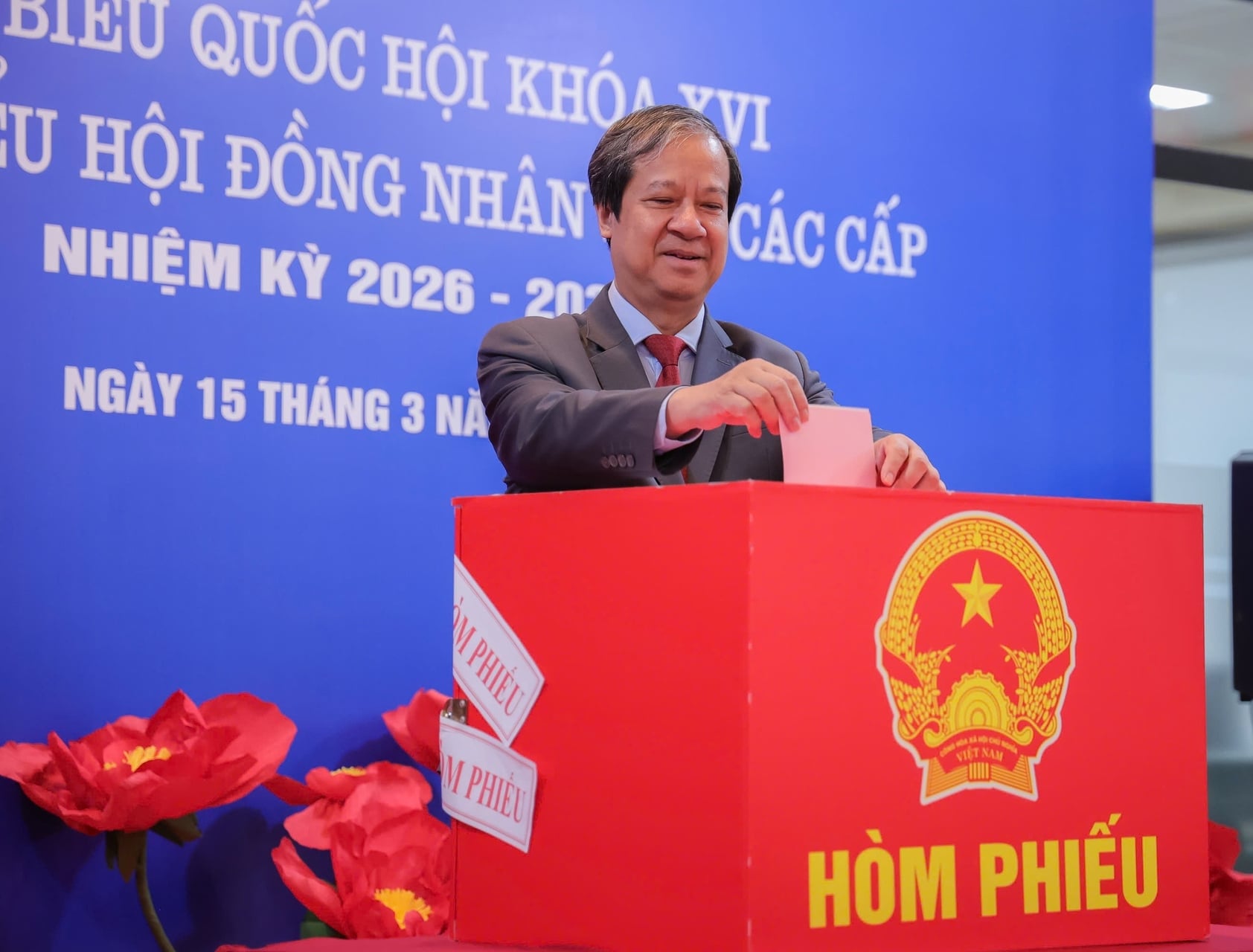 Nguyễn Kim Sơn, Phó Trưởng Ban Chính sách, chiến lược Trung ương bỏ phiếu bầu đại biểu Quốc hội, đại biểu HĐND. Ảnh: Nguyễn Nam.