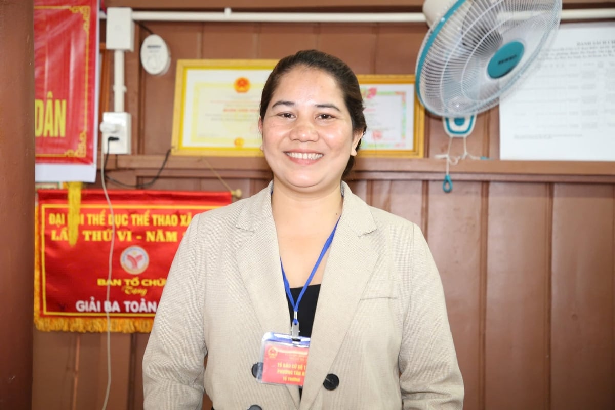 Bà H'Hen Êban - Tổ trưởng Tổ bầu cử số 19 Phường Tân An rất hài lòng về công tác bầu cử của cử tri. Ảnh: Tuấn Trần.