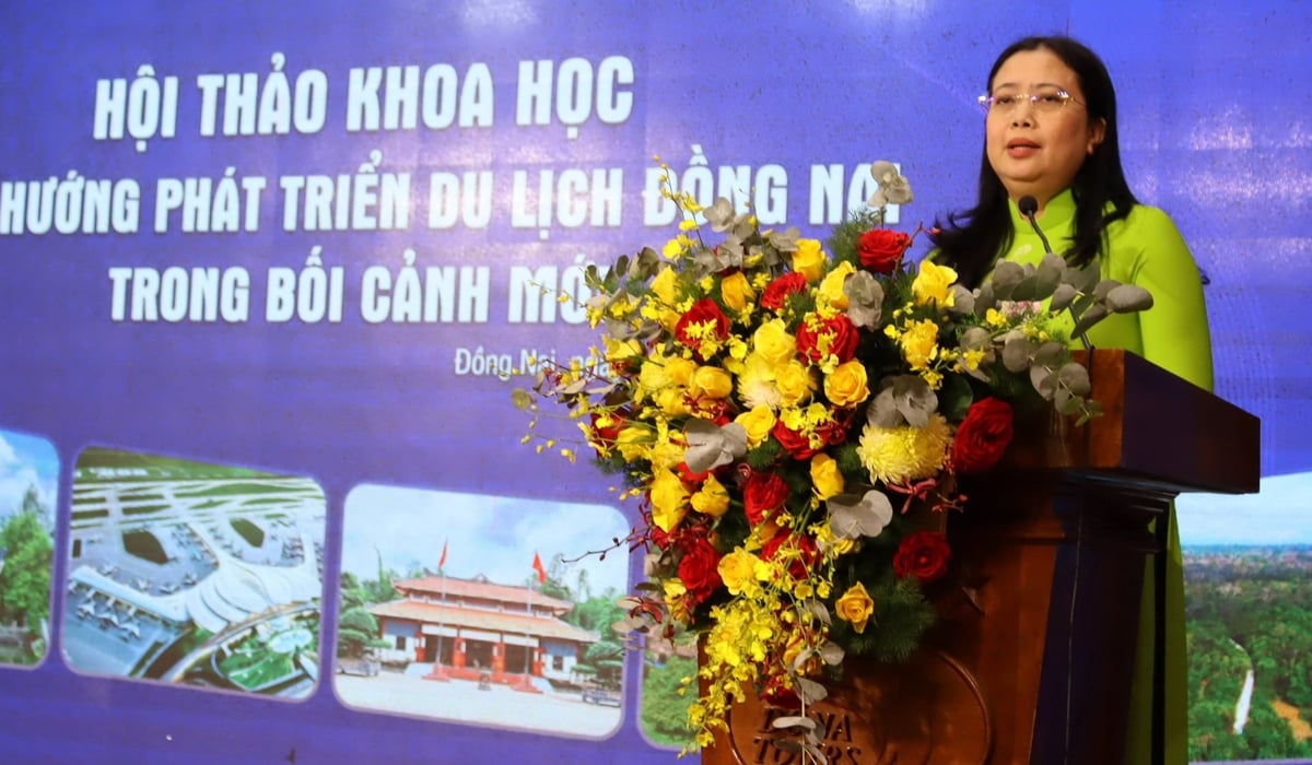 Bà Lê Thị Ngọc Loan - Tỉnh ủy viên, Giám đốc Sở Văn hóa, Thể thao và Du lịch tỉnh Đồng Nai tiếp thu ý kiến chỉ đạo tại Hội thảo. Ảnh: Tường Tú.