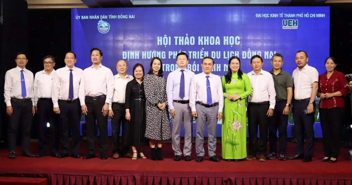Đại diện lãnh đạo tỉnh Đồng Nai, Sở Văn hóa, Thể thao và Du lịch tỉnh Đồng Nai cùng các đại biểu tham dự Hội thảo. Tường Tú.