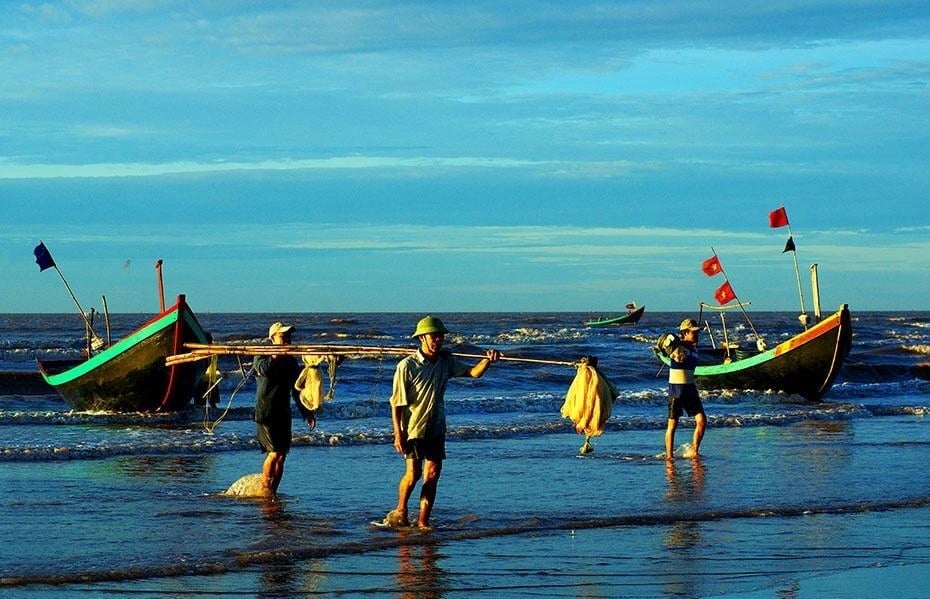 Nét đẹp của biển Hải Thịnh, tỉnh Ninh Bình hấp dẫn khách du lịch. Ảnh: Đặng Tuấn Trung.