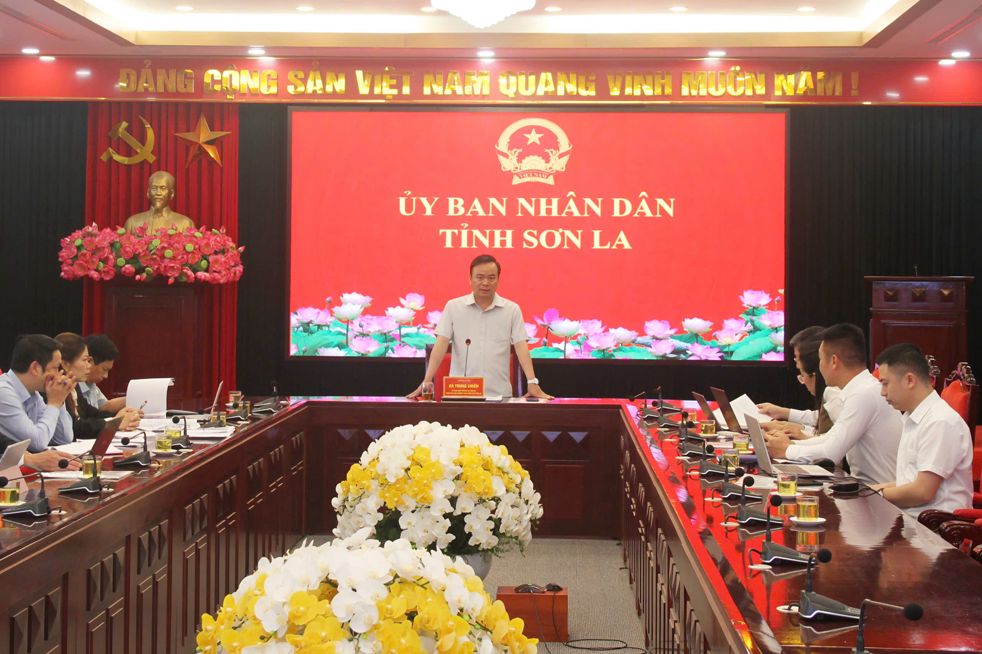 Phó Chủ tịch UBND tỉnh Hà Trung Chiến giao các sở, ngành, địa phương phối hợp hỗ trợ nhà đầu tư hoàn thiện thủ tục, sớm triển khai khởi công dự án. Ảnh: Nguyễn Nga.