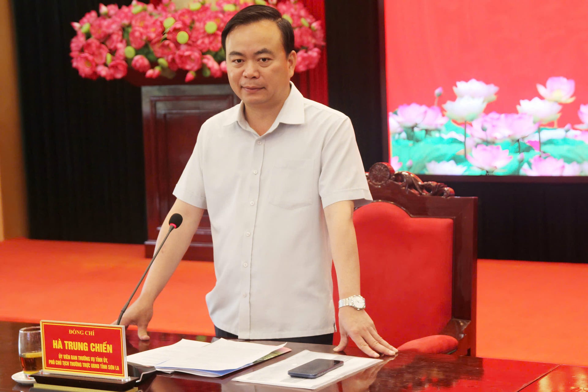 Ông Hà Trung Chiến, Phó Chủ tịch UBND tỉnh yêu cầu các địa phương đẩy mạnh tuyên truyền, đối thoại, tạo sự đồng thuận trong nhân dân để triển khai dự án đúng tiến độ. Ảnh: Nguyễn Nga.