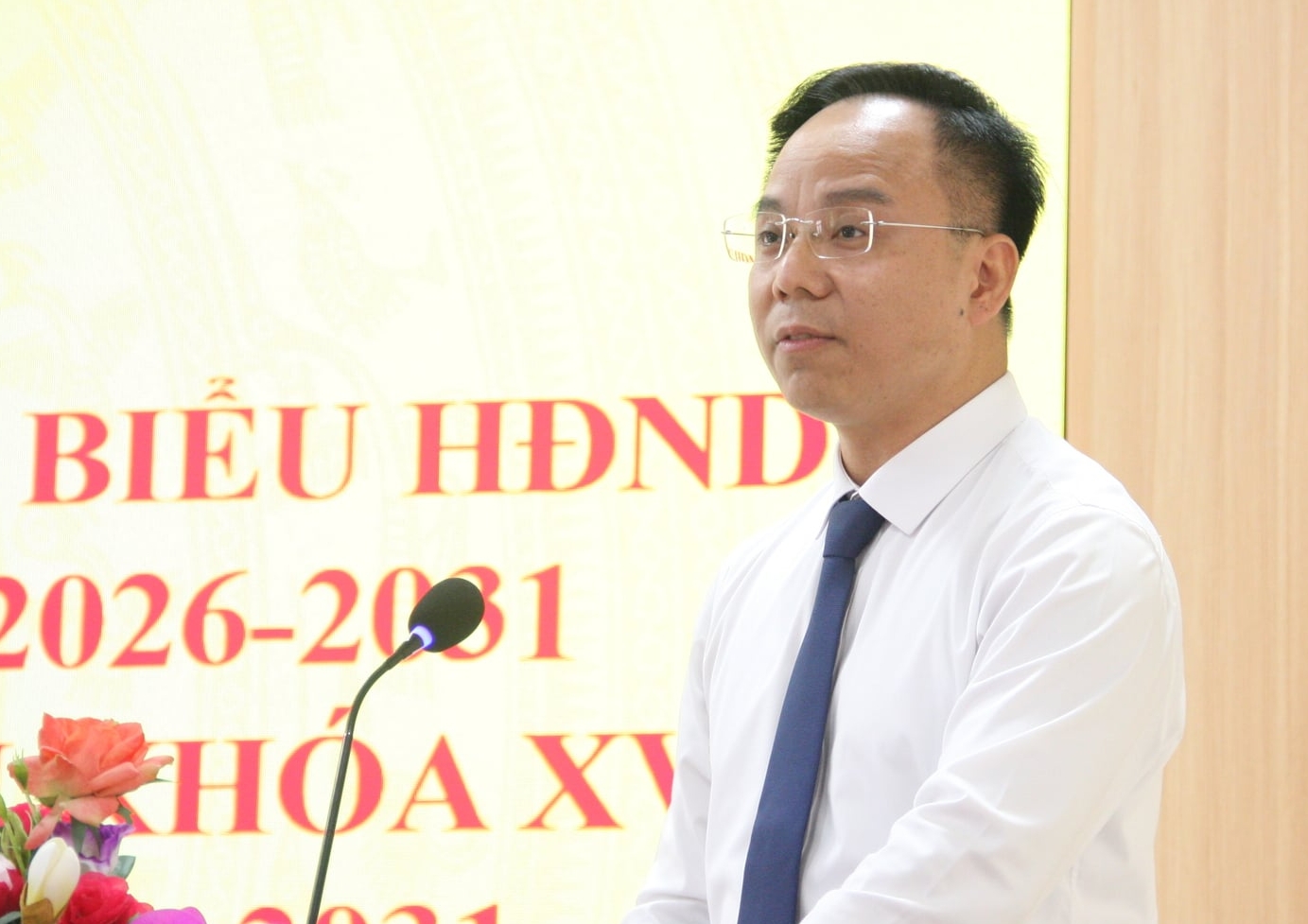 Đồng chí Võ Xuân Trọng, Bí thư Đảng ủy, Chủ tịch HĐND, Trưởng ban chỉ đạo bầu cử, Chủ tịch Ủy ban bầu cử phường Tương Mai phát biểu tại hội nghị. Ảnh: Mai Đan.