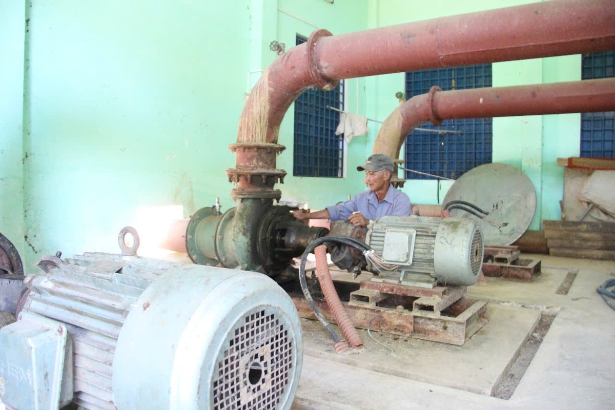 HTX Nông nghiệp Nhơn Hậu không có kinh phí thay mới những thiết bị hư hỏng, chỉ thường xuyên sửa chữa tạm thời. Ảnh: V.Đ.T.