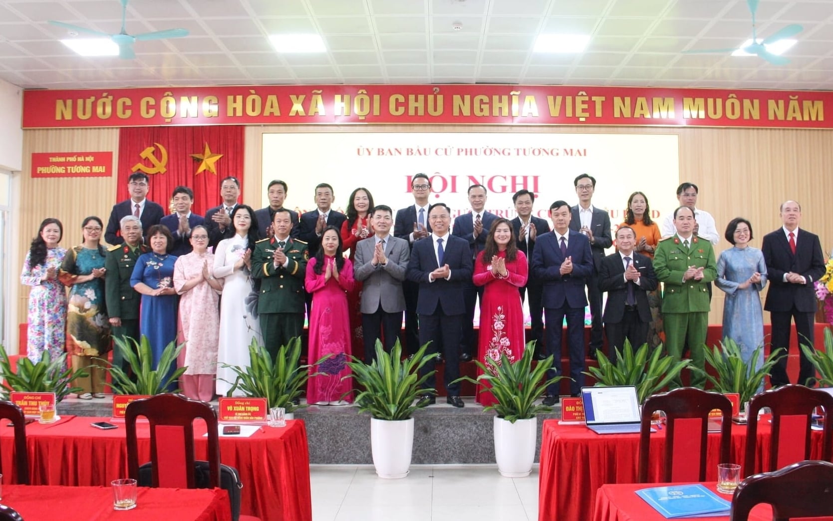 30 đại biểu HĐND khóa mới là những cá nhân tiêu biểu về phẩm chất, năng lực và uy tín, đại diện cho ý chí, nguyện vọng của cử tri địa phương. Ảnh: Mai Đan.