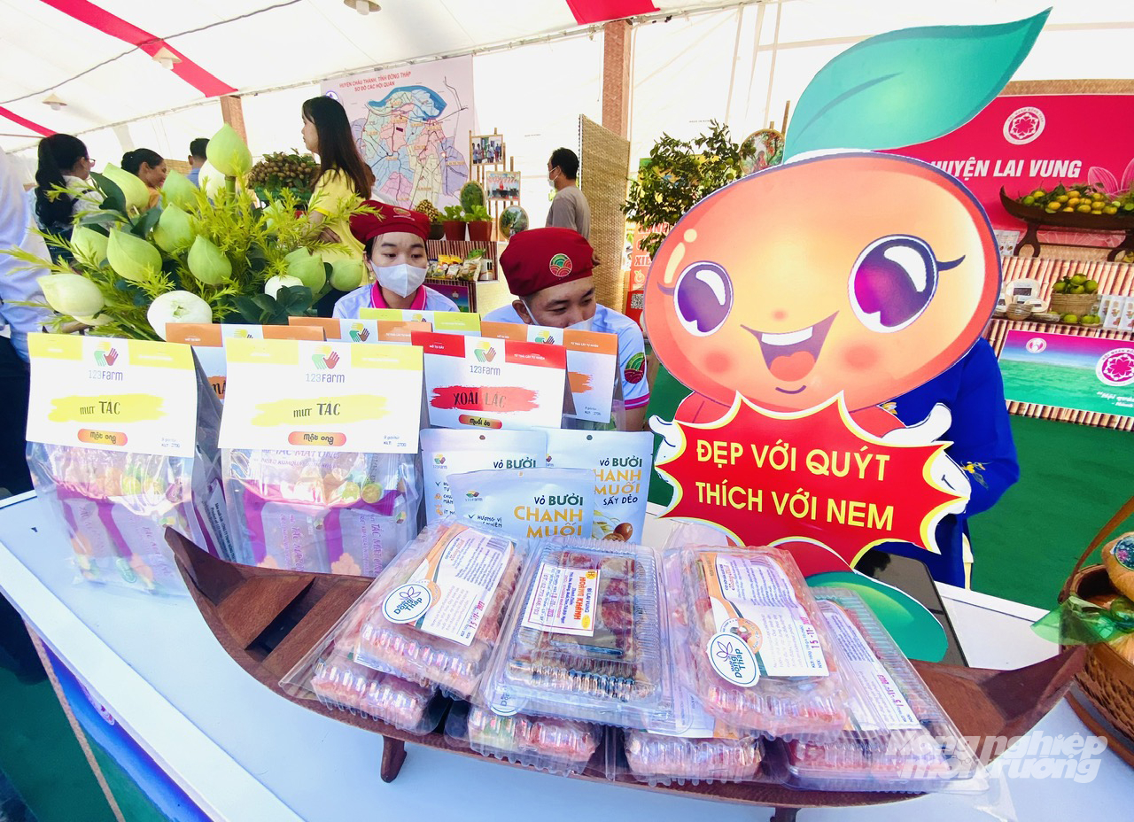 Các sản phẩm đạt chuẩn OCOP góp phần nâng tầm nông sản Đồng Tháp, mở rộng thị trường tiêu thụ trong và ngoài nước. Ảnh: Lê Hoàng Vũ.