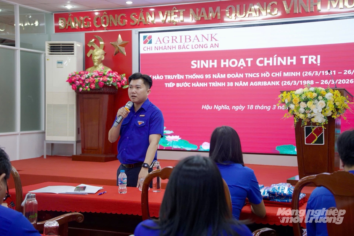 Tuổi trẻ Agribank chi nhánh Bắc Long An tổ chức sinh hoạt chính trị đồng loạt hưởng ứng Tháng Thanh niên. Ảnh: Minh Khương.