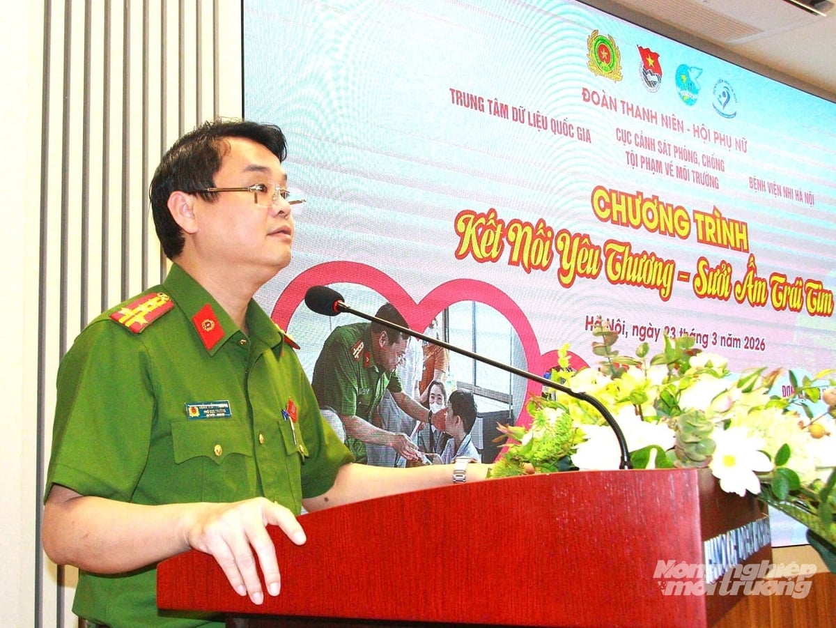 Đại tá Trần Viết Phương - Phó Cục trưởng Cục Cảnh sát PCTP về môi trường (C05) Bộ Công an phát biểu khai mạc Chương trình. Ảnh: Nguyễn Trường.