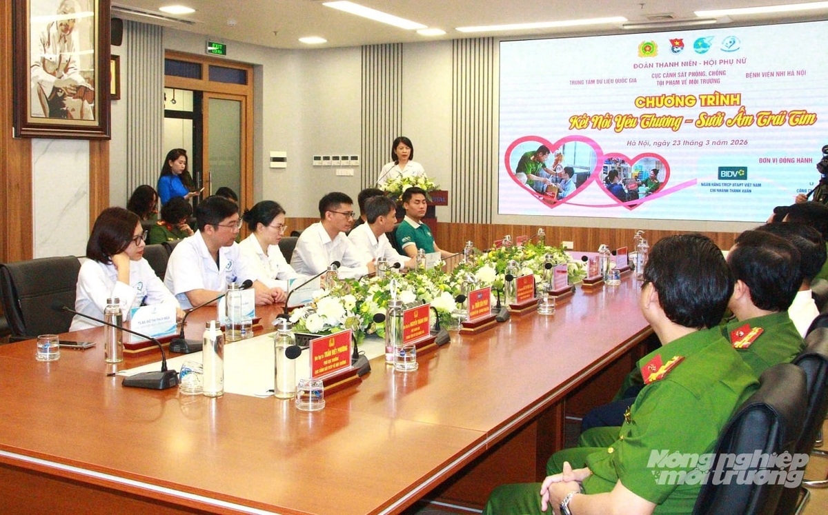 TS.BS. Đỗ Thị Thúy Nga - Phó Giám đốc Bệnh viện đã gửi lời cám ơn sâu sắc tới Cục Cảnh Sát PCTP về môi trường cùng các đơn vị đồng hành và bày tỏ mong muốn được tăng cường phối hợp với các đơn vị trong thời gian tới. Ảnh: Nguyễn Trường.