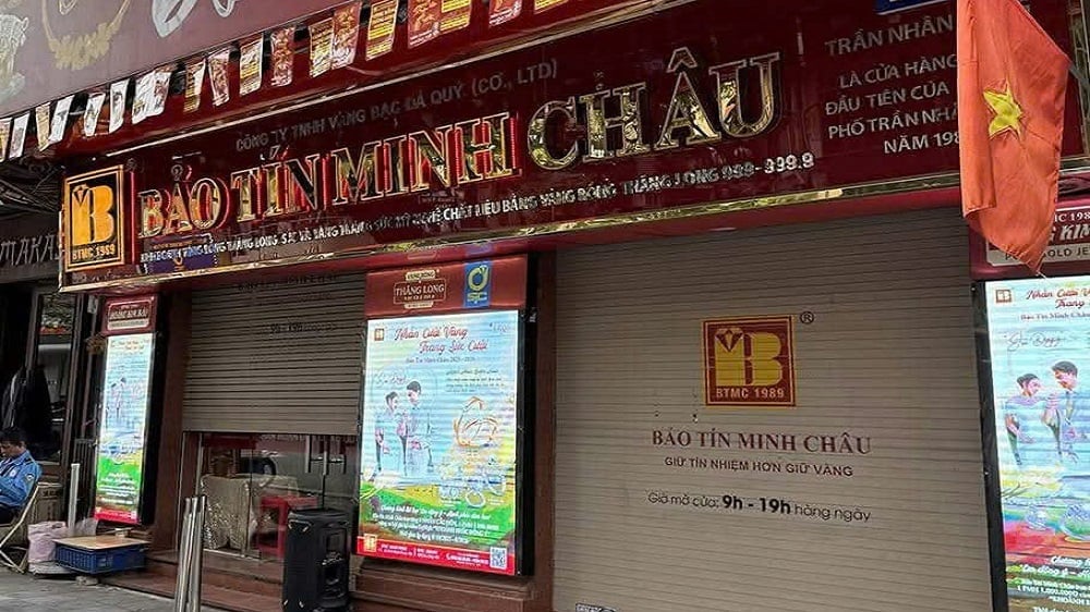 Một số cửa hàng của Bảo Tín Minh Châu đóng cửa, tạm ngừng kinh doanh. Ảnh: Phạm Văn.
