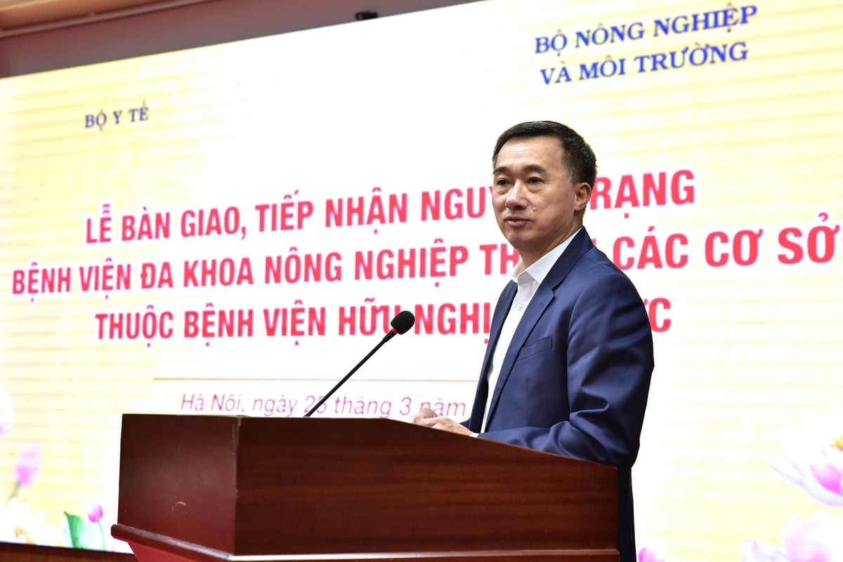Thứ trưởng Bộ Y tế Trần Văn Thuấn phát biểu tại chương trình. Ảnh: Trung Hiếu.