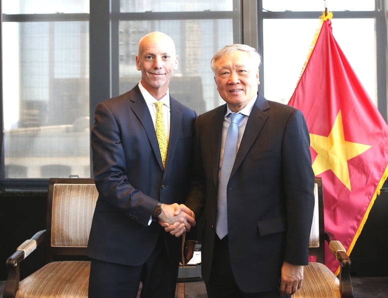 Phó Thủ tướng Thường trực Chính phủ Nguyễn Hòa Bình tiếp lãnh đạo Ngân hàng Deutsche Bank. Ảnh: VGP/Nguyễn Hoàng.