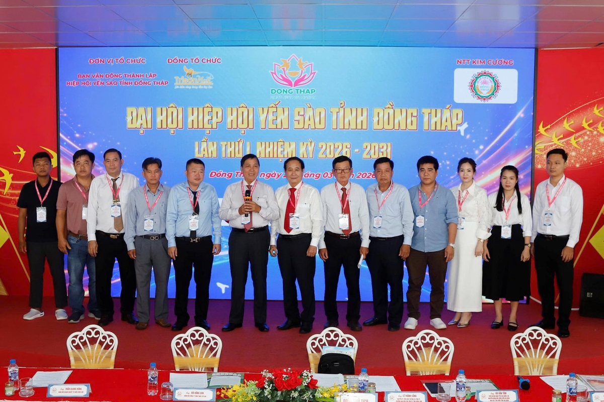 Ban Chấp hành Hiệp hội Yến sào Đồng Tháp ra mắt tại đại hội. Ảnh: Minh Đảm.
