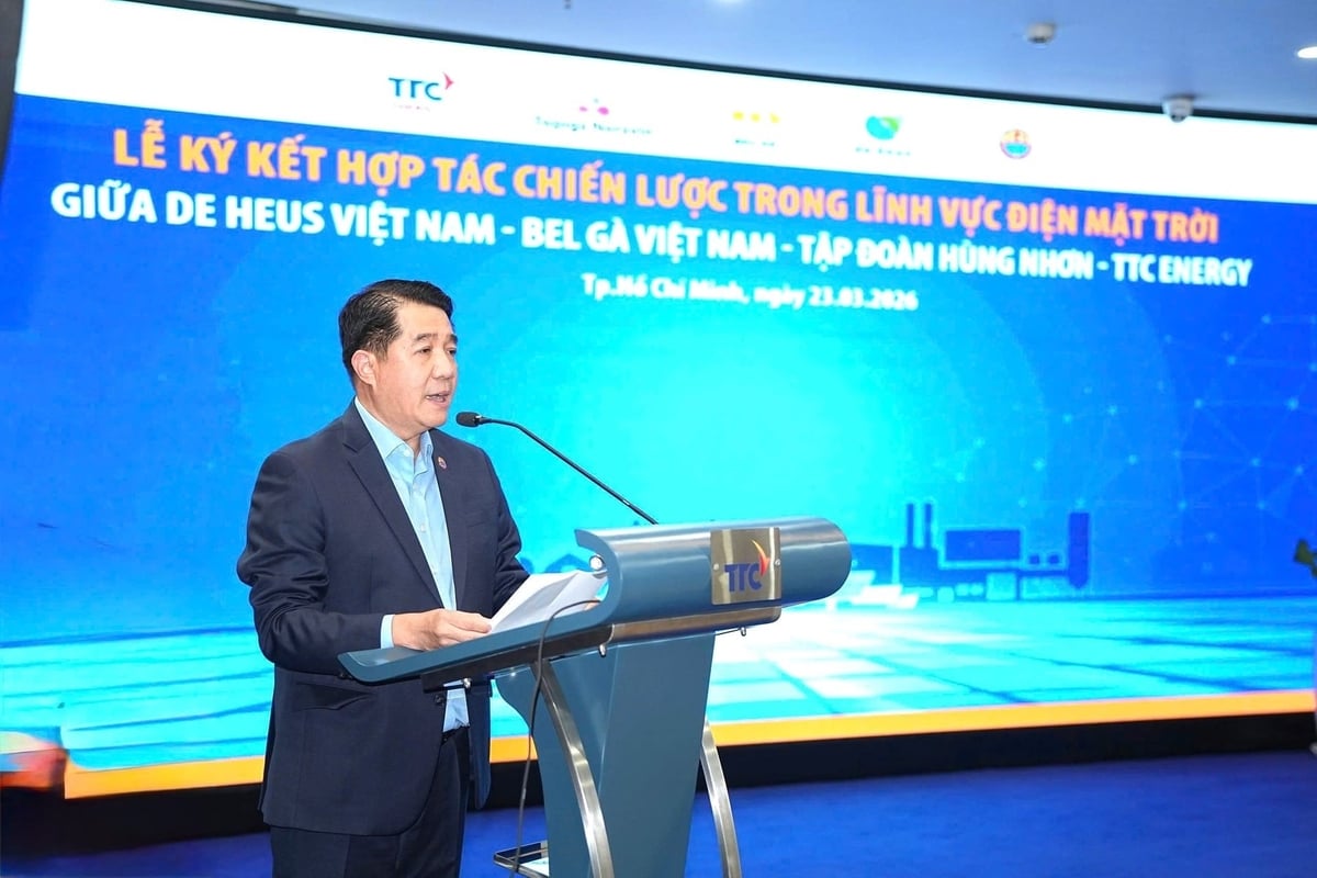 Mr. Vu Manh Hung, Chairman of Hung Nhon Group, emphasized that cooperation in solar power development is a key step in the strategy to advance high-tech agriculture associated with sustainability. Photo: De Heus.