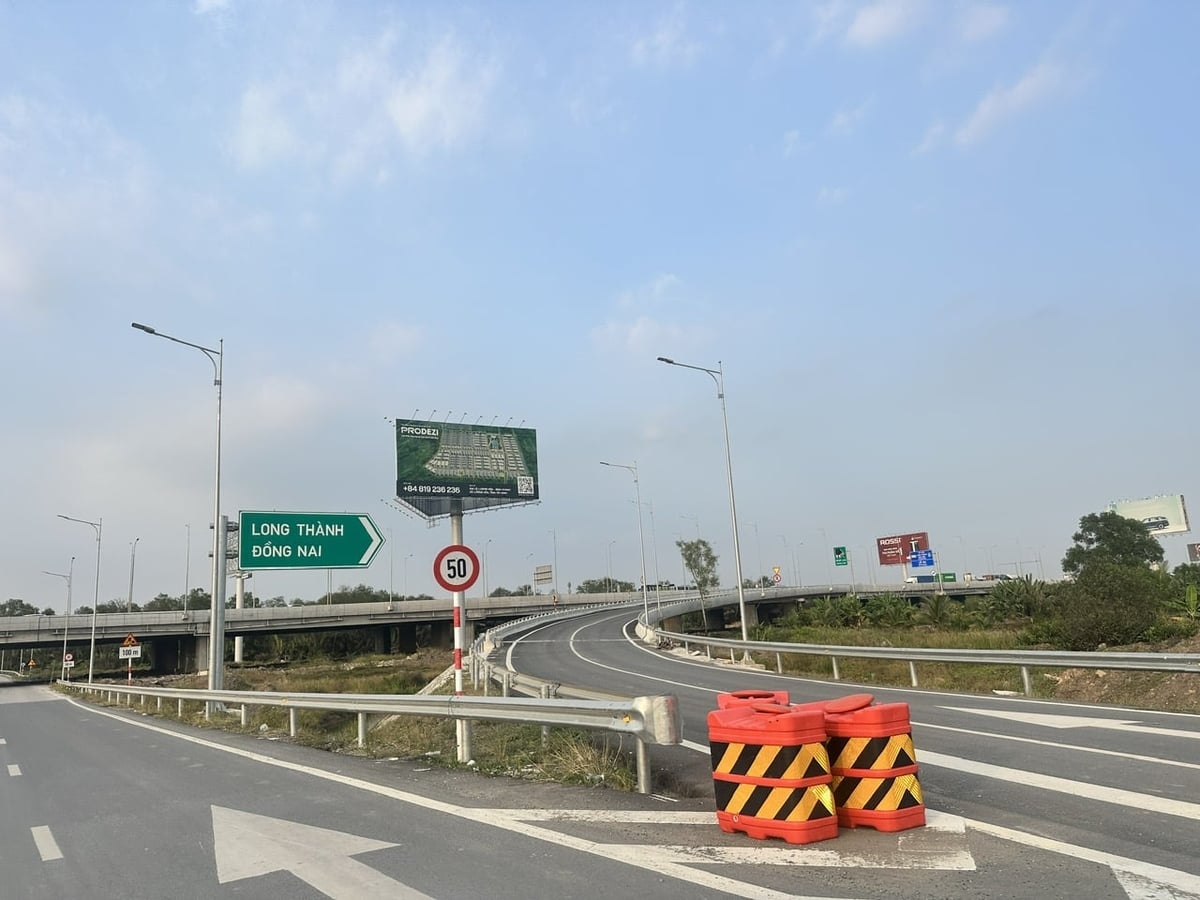 TP.HCM yêu cầu đẩy nhanh tiến độ triển khai các dự án giao thông kết nối với sân bay Long Thành. Ảnh: Thục Vy.
